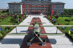 湖北航空技术学校航空飞机